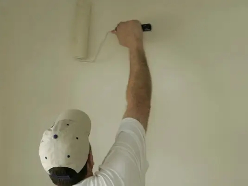 Peindre un mur ou un plafond intérieur